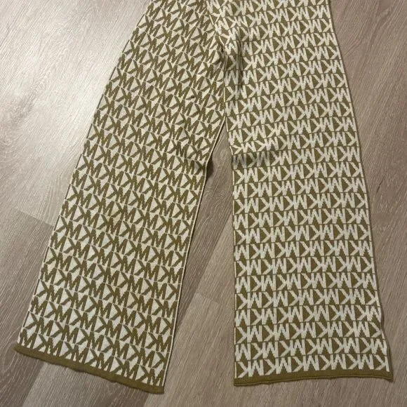 MICHAEL KORS Tan & White Signature Logo Scarf - Picture 3 of 6